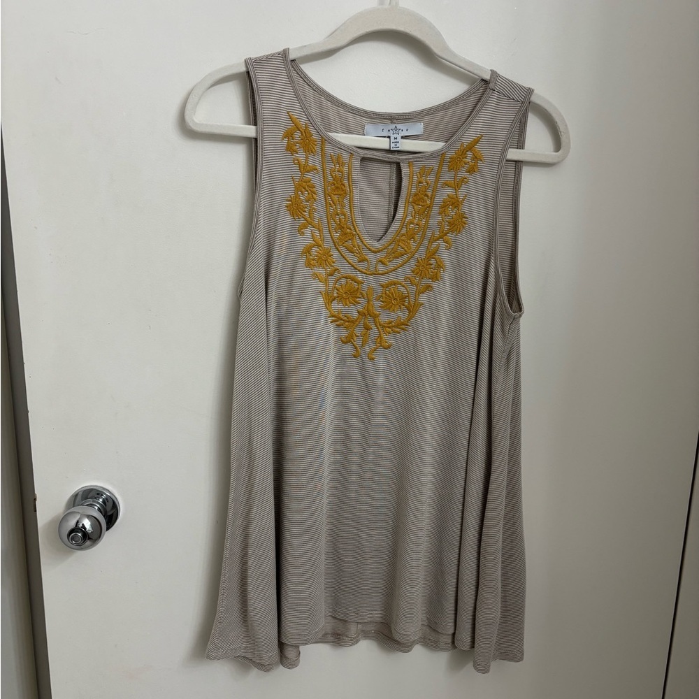 Tank with keyhole neckline and embroidery - Picture 1 of 6
